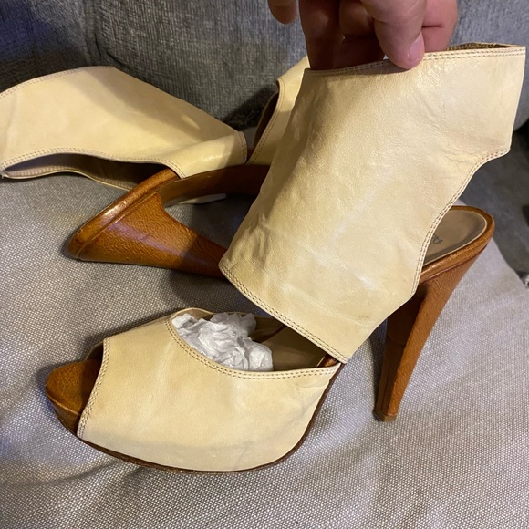 ROBERTO CAVALLI Vintage Ladies Side Zipper Wooden Heels In Great Condition